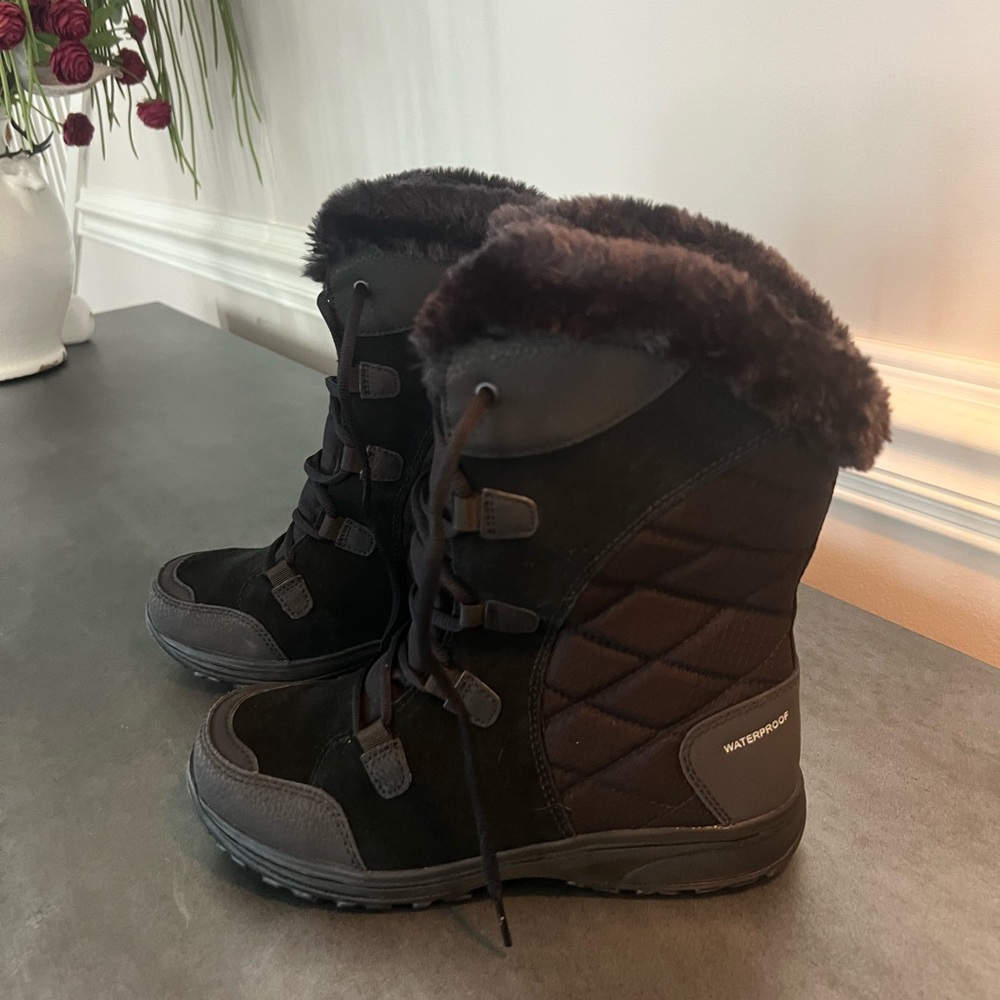 Columbia Ice Maiden Waterproof Boots - Never worn - Picture 3 of 5